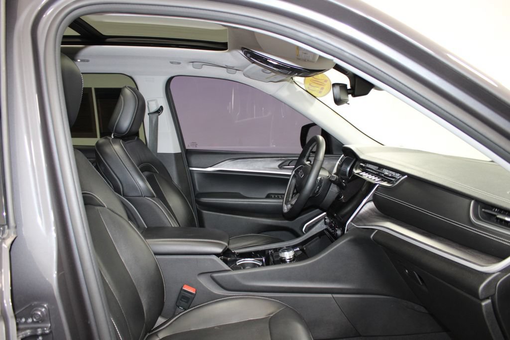 Used 2022 Jeep Grand Cherokee Limited AWD/4WD image 28
