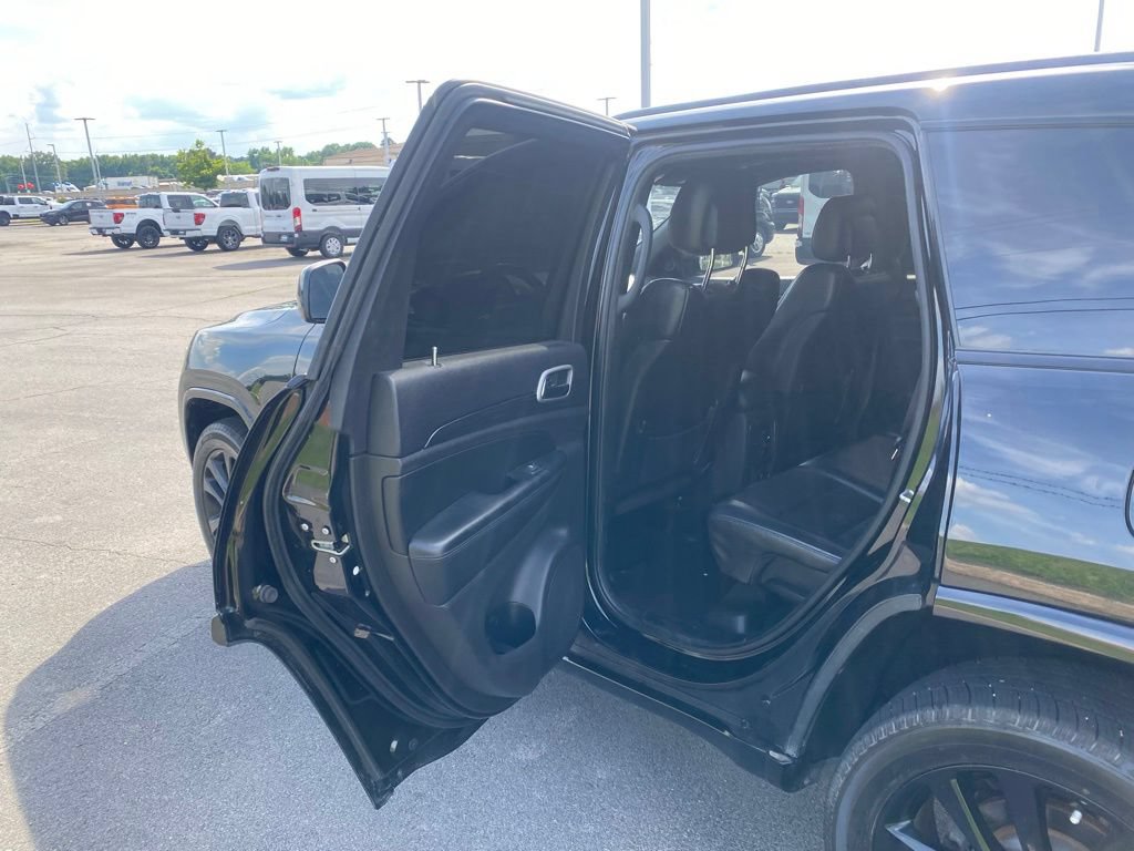 Used 2020 Jeep Grand Cherokee Altitude AWD/4WD image 28