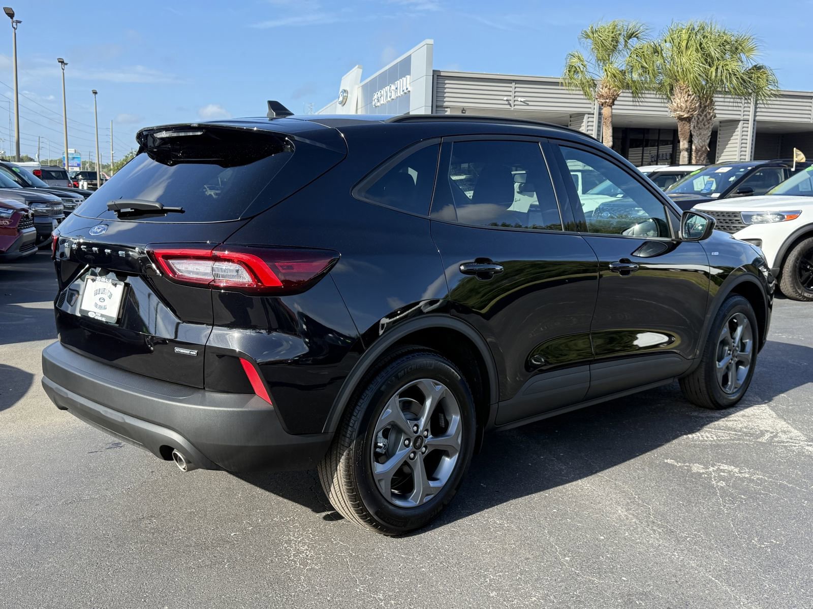Certified 2025 Ford Escape ST-Line Select AWD/4WD image 4