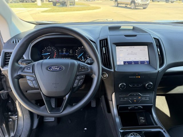 Certified 2020 Ford Edge SE image 12