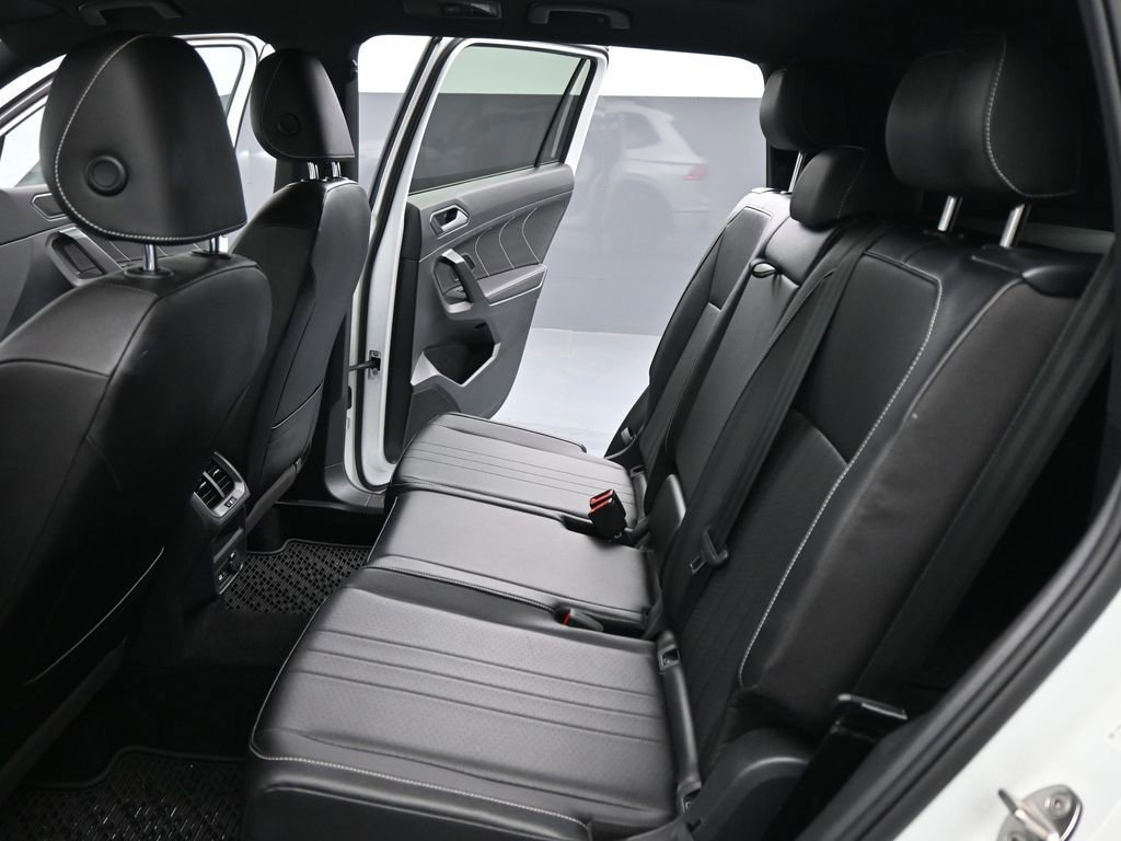 Used 2022 Volkswagen Tiguan SE R-Line image 45