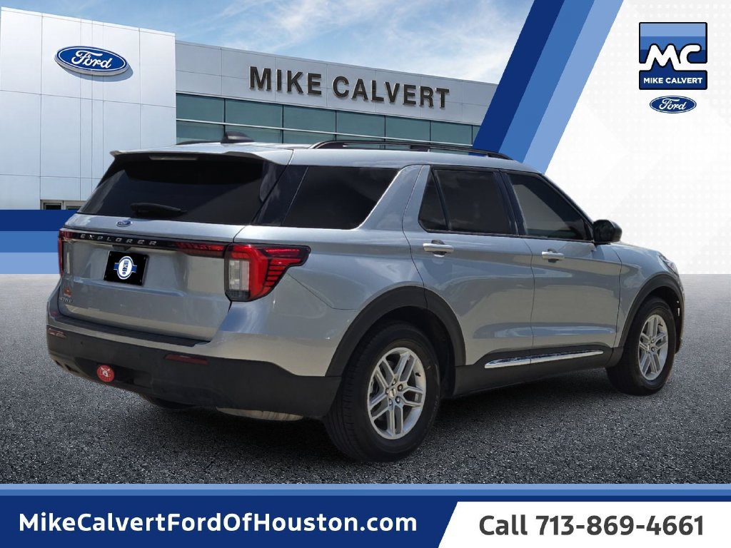 Certified 2025 Ford Explorer Active RWD image 4