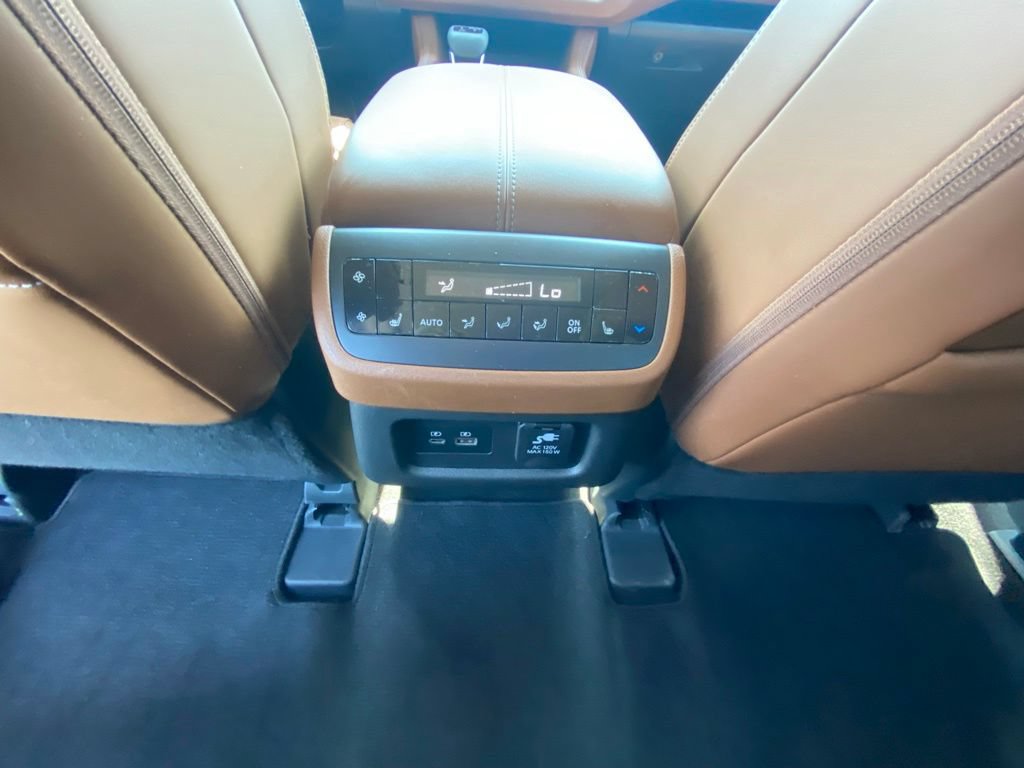 Used 2023 Nissan Pathfinder Platinum FWD image 26