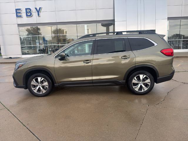 Used 2025 Subaru Ascent Premium AWD/4WD image 2