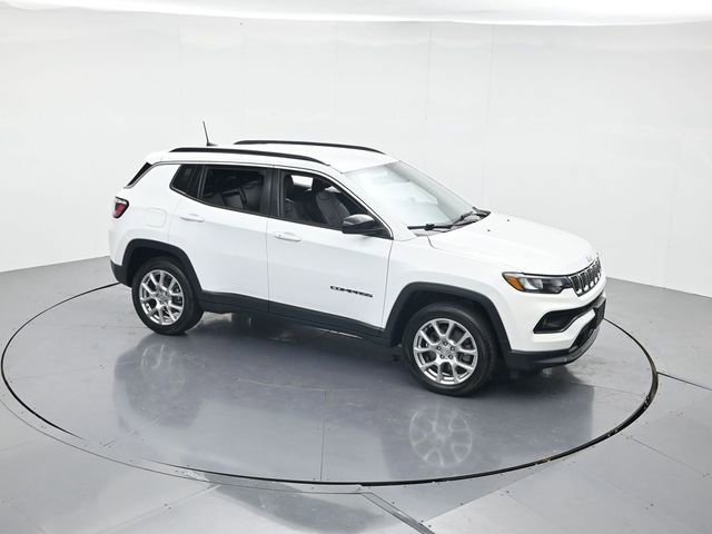Used 2023 Jeep Compass Latitude AWD/4WD image 40