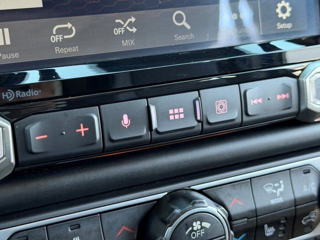 Used 2020 Jeep Wrangler Unlimited Sahara w/ Cold Weather Group AWD/4WD image 26