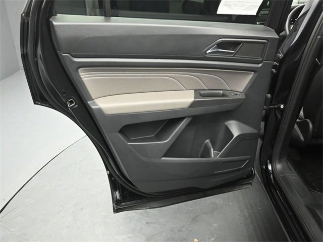 Used 2022 Volkswagen Atlas Cross Sport SE w/ Black Wheel Package image 38