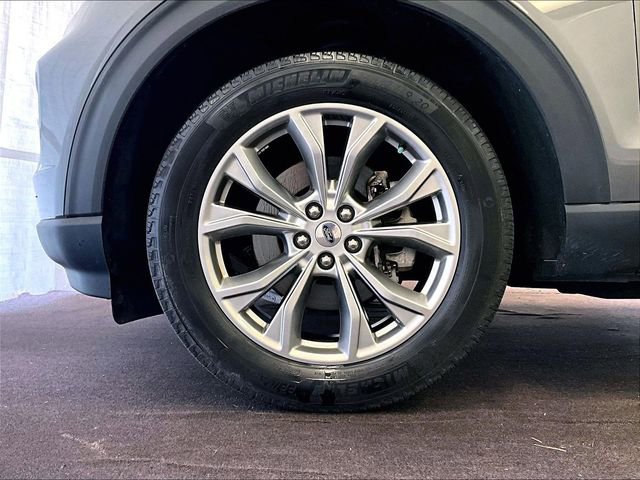 Certified 2022 Ford Explorer XLT w/ Equipment Group 202A AWD/4WD image 8
