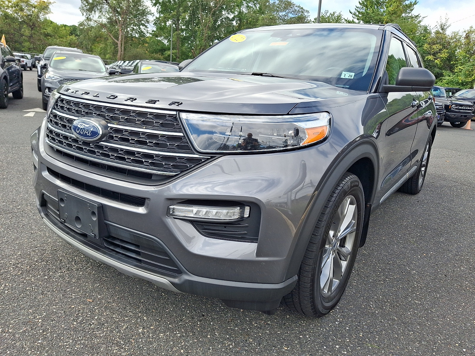 Certified 2022 Ford Explorer XLT w/ Equipment Group 202A AWD/4WD image 4