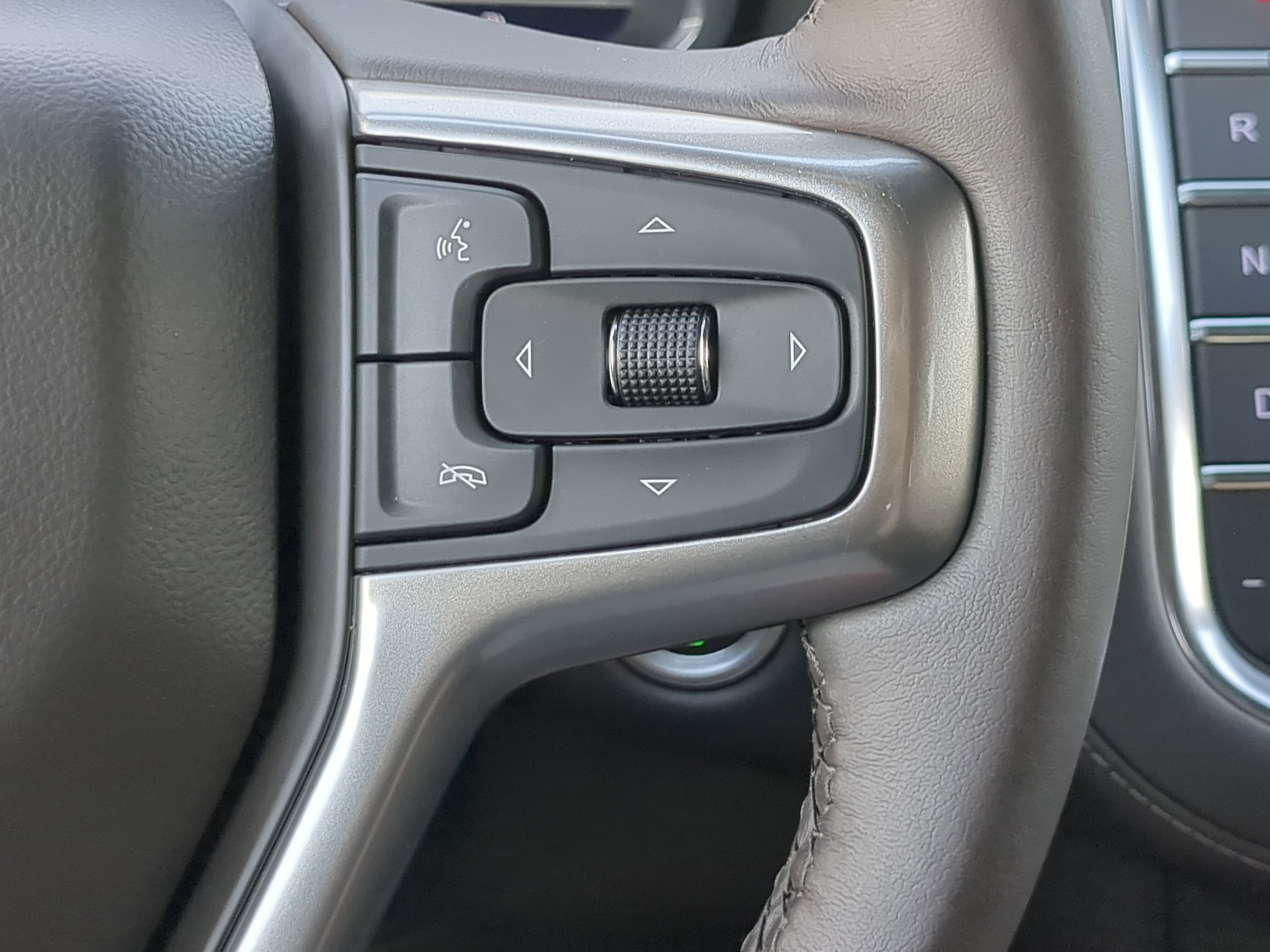 Used 2022 Chevrolet Tahoe LT w/ LT Signature Package RWD image 25