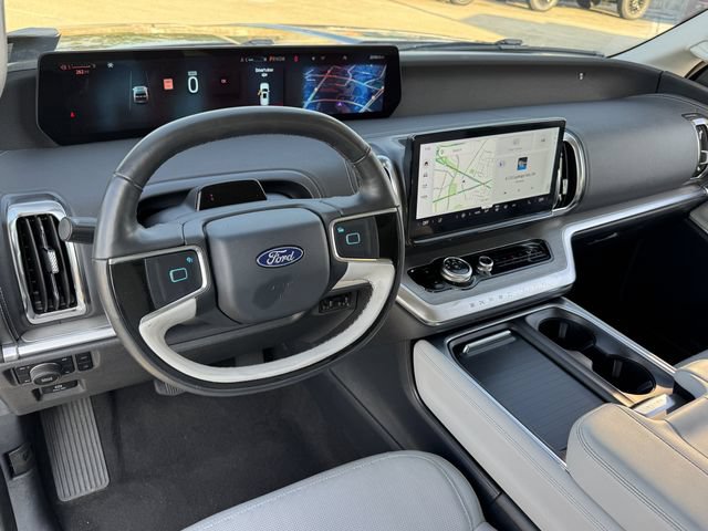 Certified 2025 Ford Expedition Platinum w/ Driver's Package AWD/4WD image 8