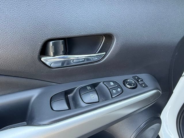 Used 2020 Nissan Kicks SR w/ SR Premium Package FWD image 13
