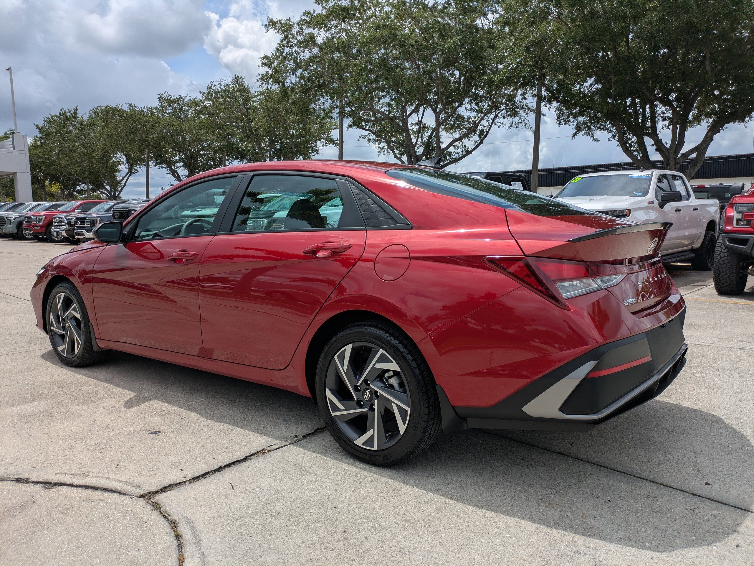Used 2025 Hyundai Elantra Sport FWD image 6