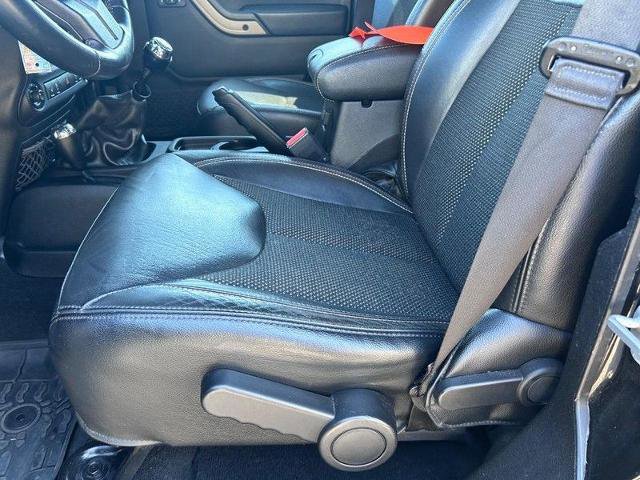 Used 2017 Jeep Wrangler Unlimited Sahara image 19