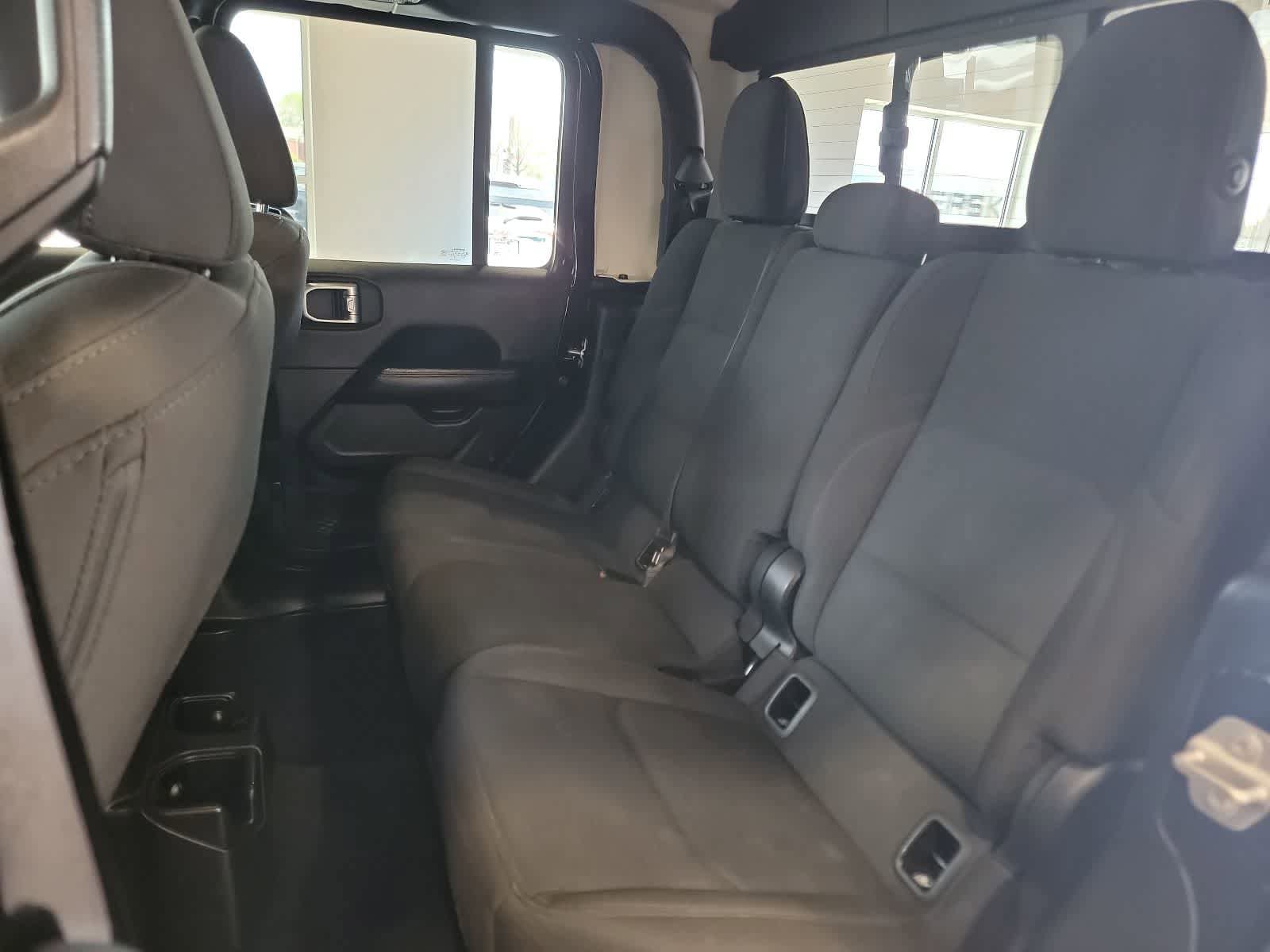 Used 2023 Jeep Gladiator Overland AWD/4WD image 22