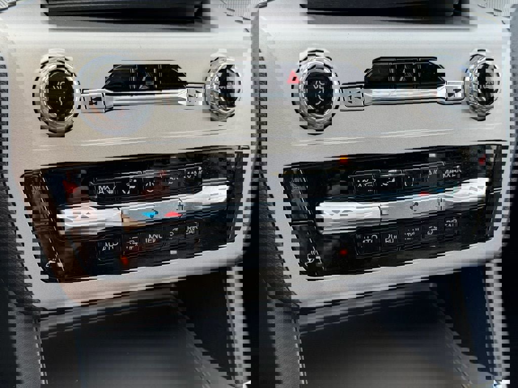 Certified 2022 Ford Explorer XLT w/ Equipment Group 202A image 39