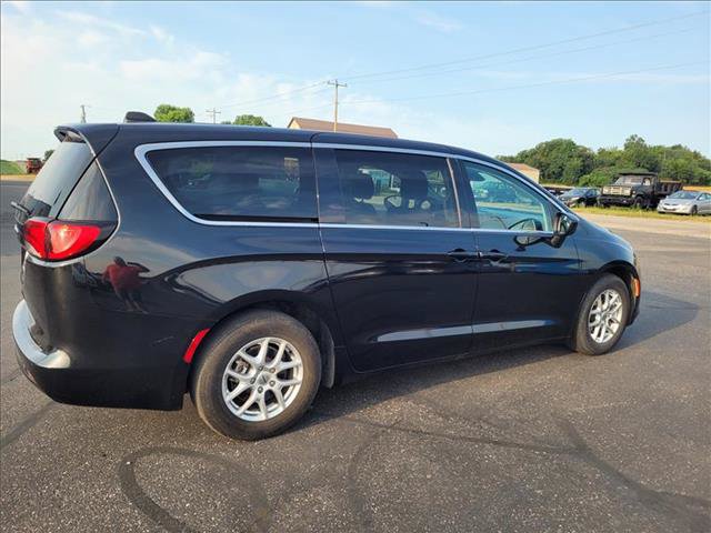 Used 2023 Chrysler Voyager LX FWD image 5