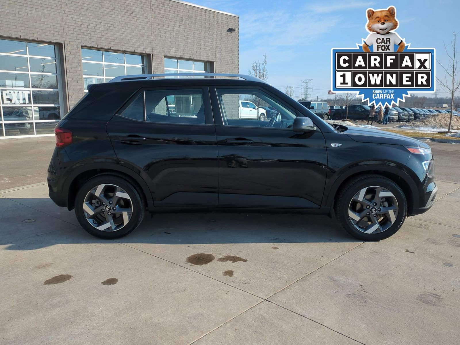 Used 2023 Hyundai Venue SEL image 9