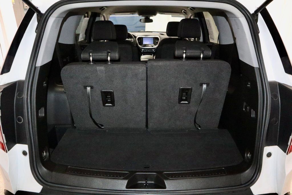 Used 2023 GMC Acadia SLE image 16