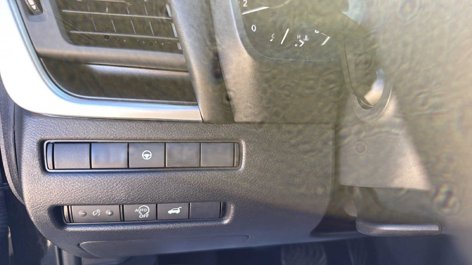 Used 2026 Nissan Rogue SV FWD image 14
