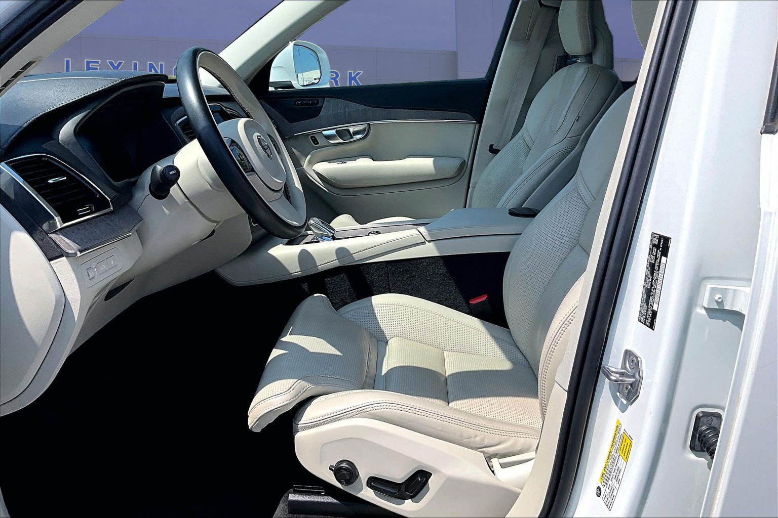 Used 2022 Volvo XC90 T8 Inscription w/ Advanced Package AWD/4WD image 21