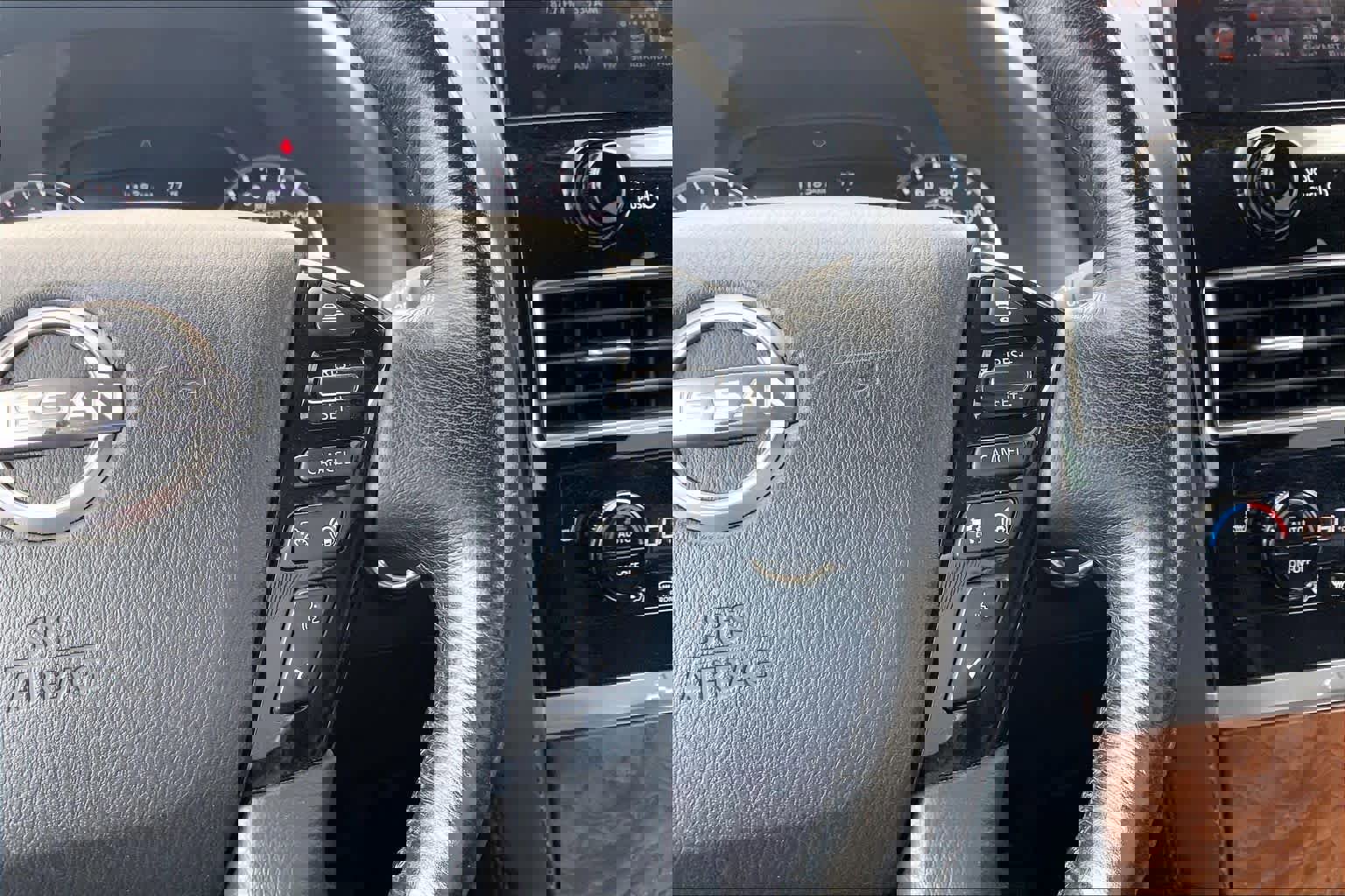 Used 2023 Nissan Armada SL w/ Captain's Chairs Package image 24