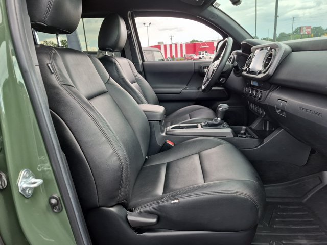 Used 2022 Toyota Tacoma TRD Off-Road w/ Technology Package AWD/4WD image 33