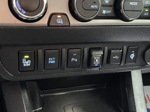 Used 2020 Toyota Tacoma Limited image 31