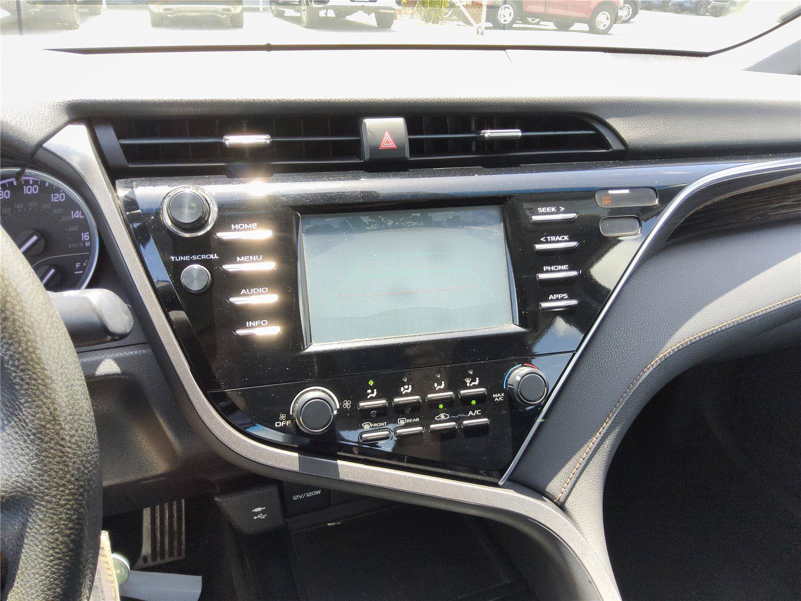 Used 2018 Toyota Camry LE FWD image 32