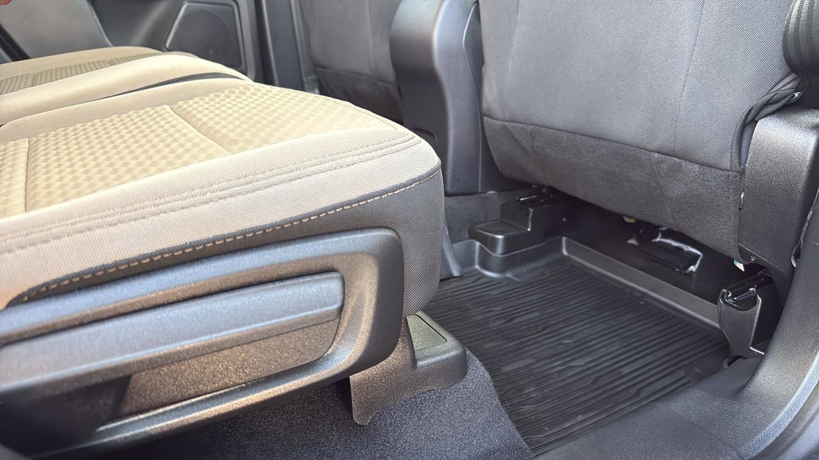 Certified 2022 Ford Escape SE w/ SE Sport Appearance Package image 27