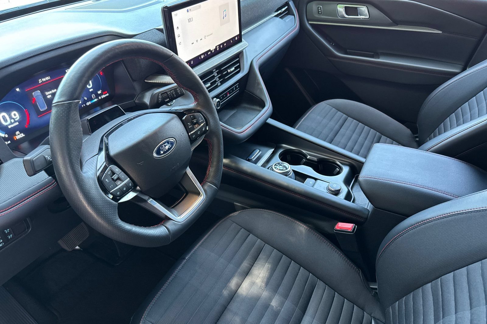 Certified 2025 Ford Explorer ST-Line AWD/4WD image 3
