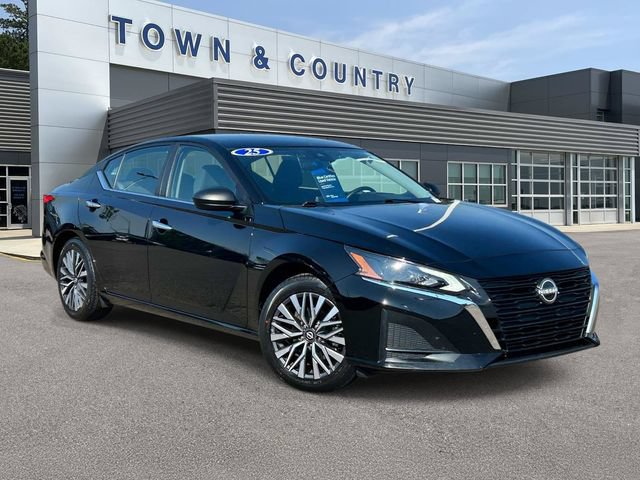 Used 2025 Nissan Altima 2.5 SV FWD image 1