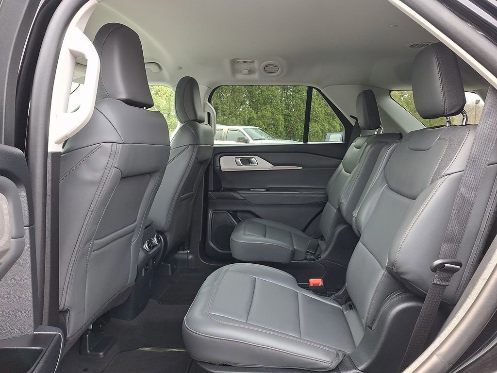 Certified 2025 Ford Explorer Active w/ Active Comfort Package image 11