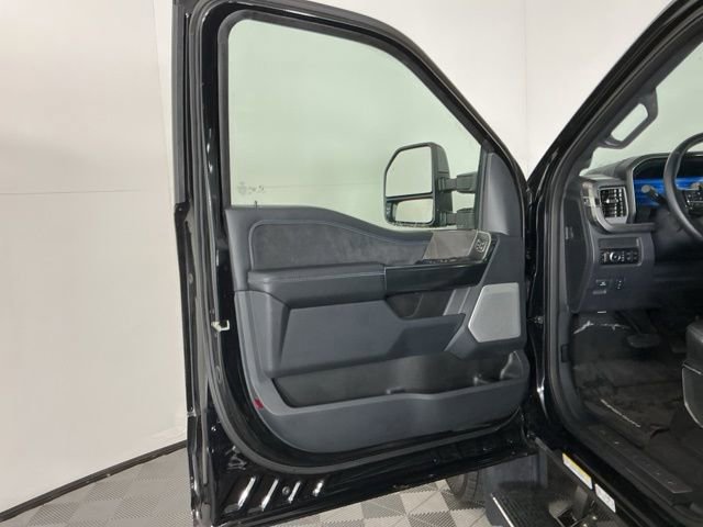 Certified 2025 Ford F450 Platinum w/ FX4 Off-Road Package image 16