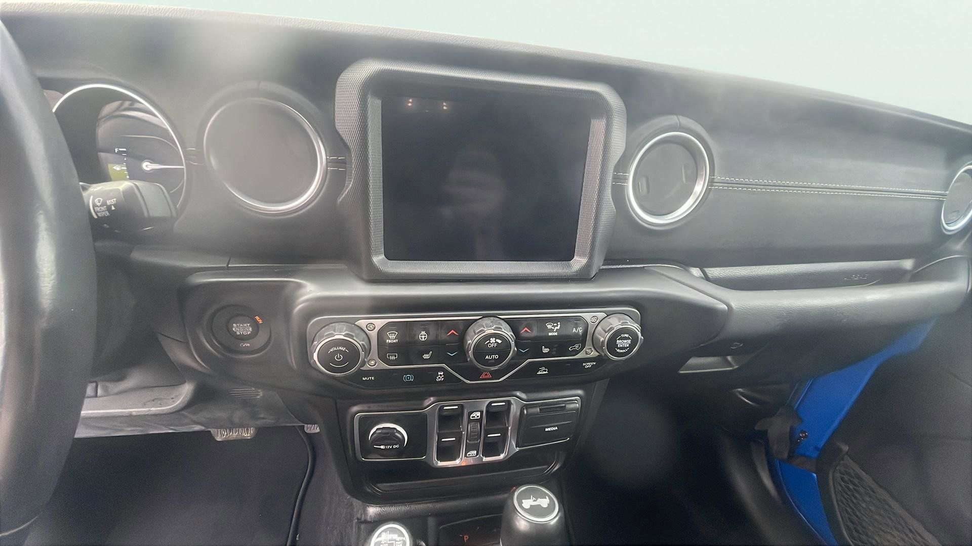 Used 2021 Jeep Wrangler Unlimited Sahara w/ Cold Weather Group AWD/4WD image 13