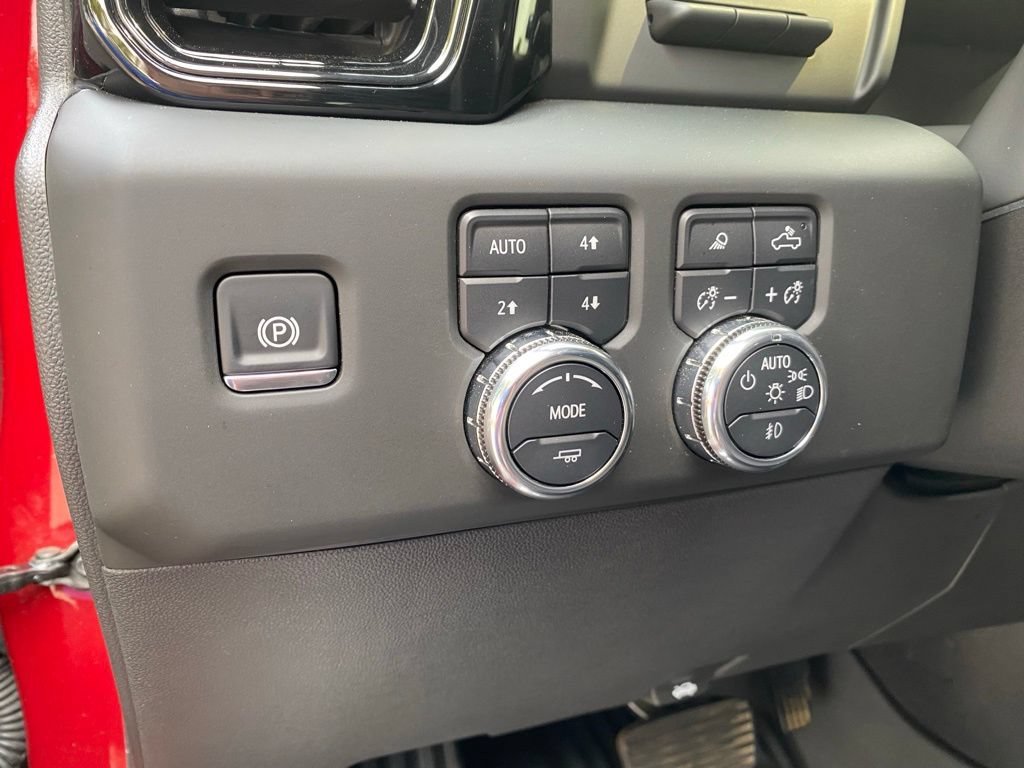 Used 2025 GMC Sierra 1500 AT4 w/ AT4 Premium Package AWD/4WD image 17