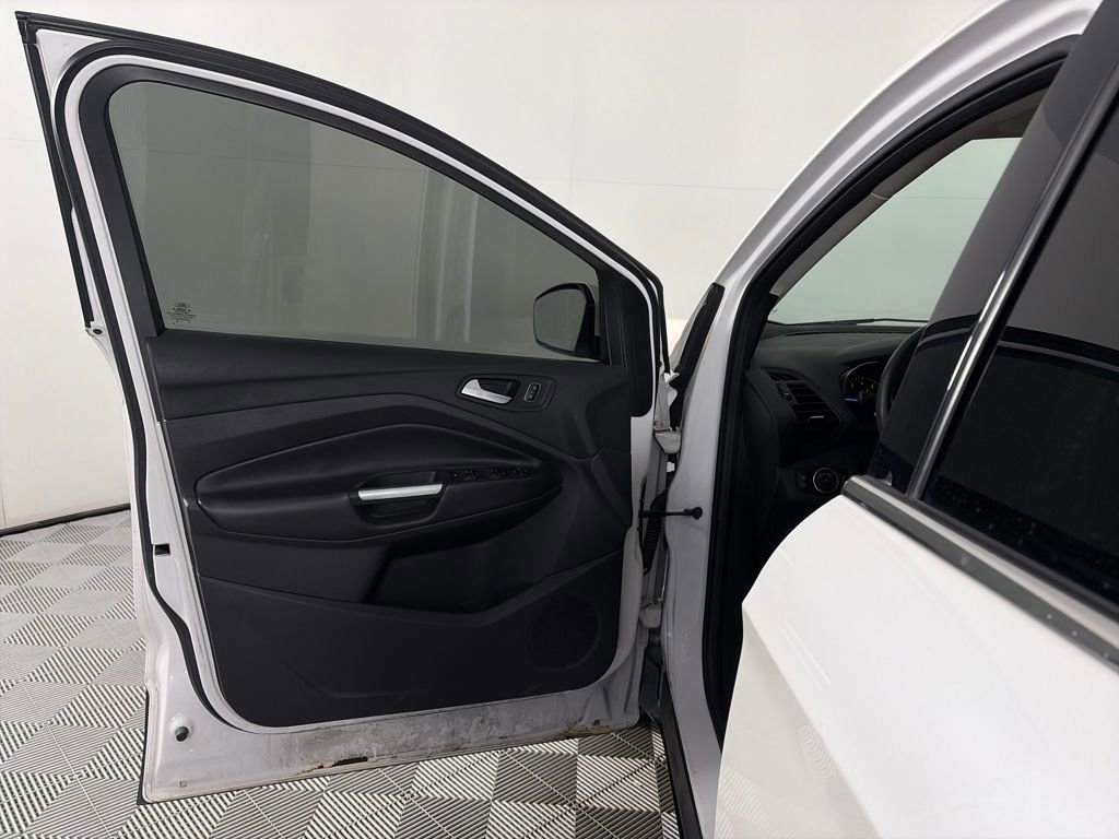 Certified 2017 Ford Escape SE w/ SE Leather Comfort Package image 9