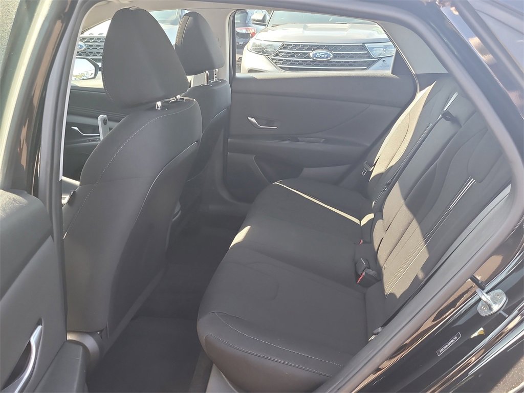 Used 2022 Hyundai Elantra SEL w/ Convenience + Premium Package image 10