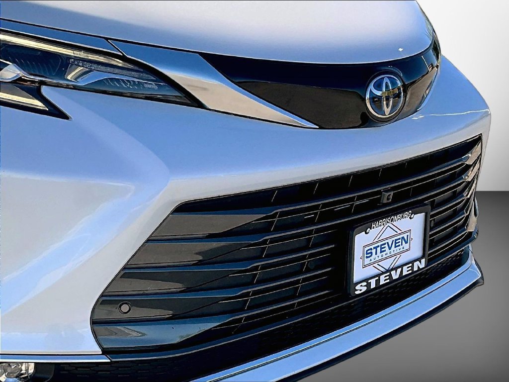 Used 2025 Toyota Sienna Platinum AWD/4WD image 41