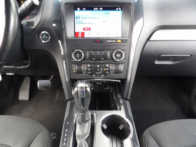 Certified 2019 Ford Explorer XLT w/ Equipment Group 201A FWD image 17