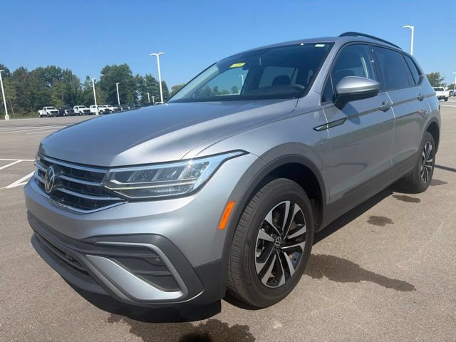 Used 2022 Volkswagen Tiguan S FWD image 2