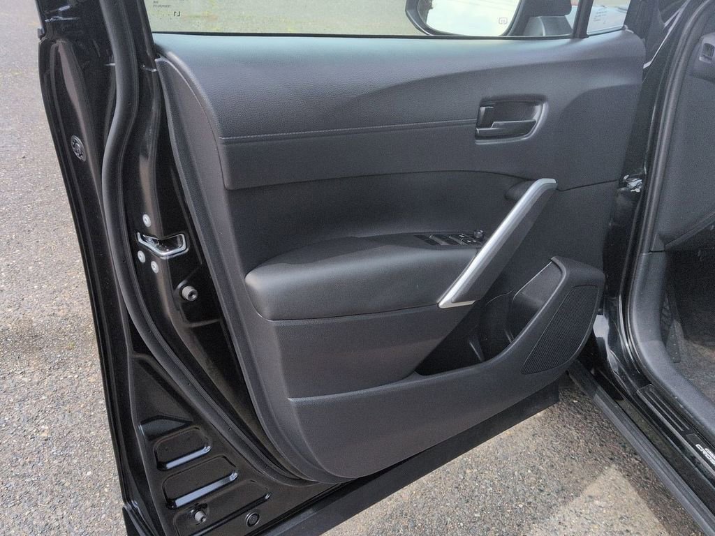 Used 2025 Toyota Corolla Cross AWD Hybrid w/ Moonroof Package image 9