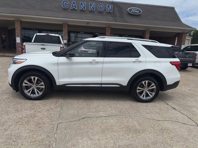 Certified 2020 Ford Explorer Platinum w/ Premium Technology Package AWD/4WD image 2