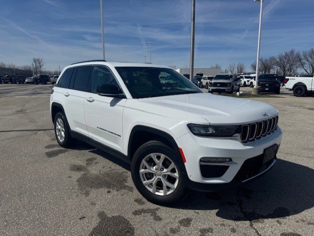 Used 2023 Jeep Grand Cherokee Limited w/ Luxury Tech Group II image 7