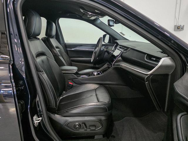 Used 2024 Jeep Grand Cherokee L Limited w/ Black Appearance Package AWD/4WD image 21
