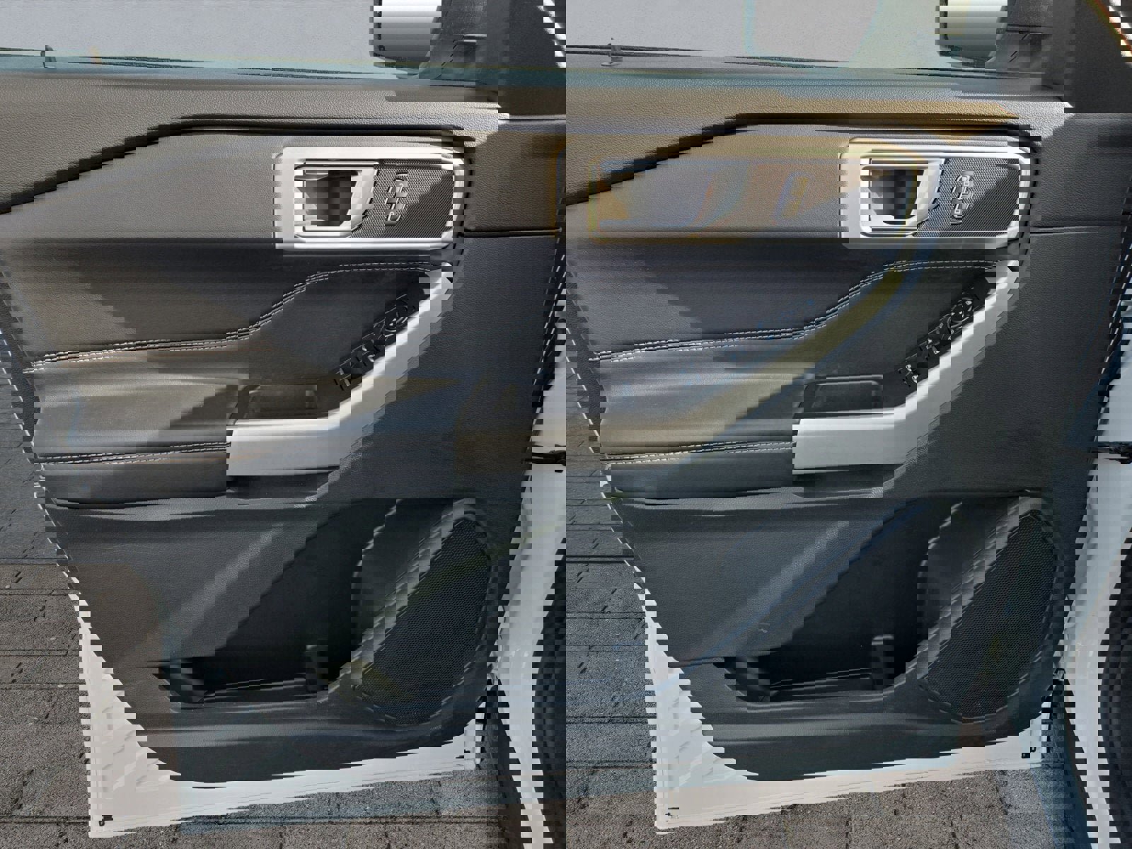 Certified 2023 Ford Explorer XLT w/ Equipment Group 202A image 10