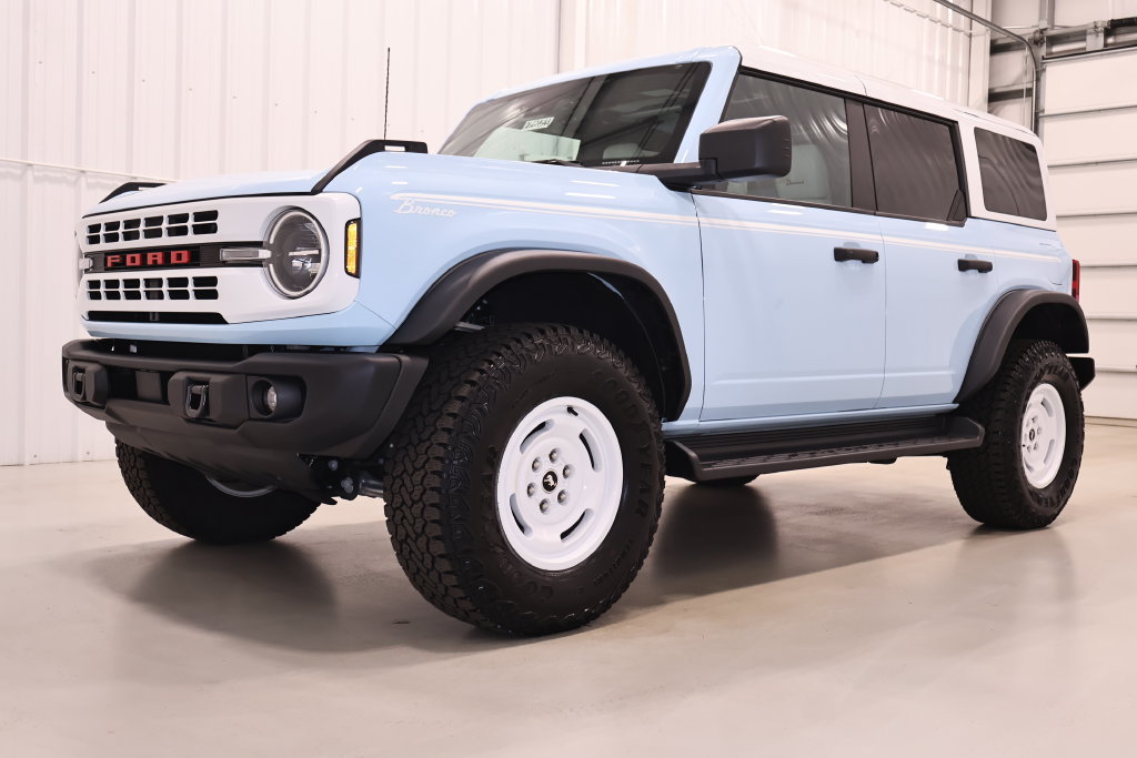 Certified 2025 Ford Bronco Heritage Edition AWD/4WD image 6