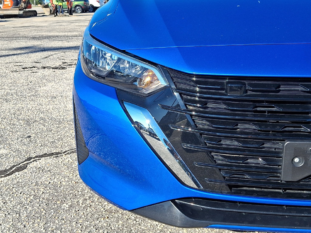 Used 2025 Nissan Sentra SV FWD image 8