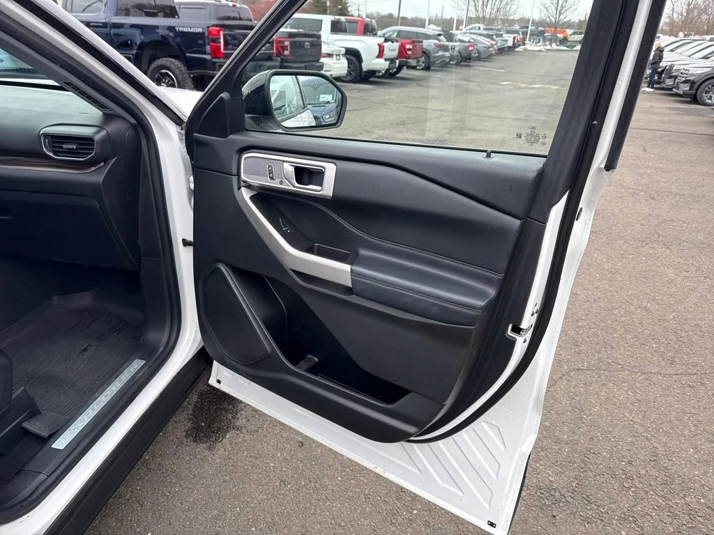 Certified 2022 Ford Explorer Limited w/ Hybrid Equipment Group 310A image 32