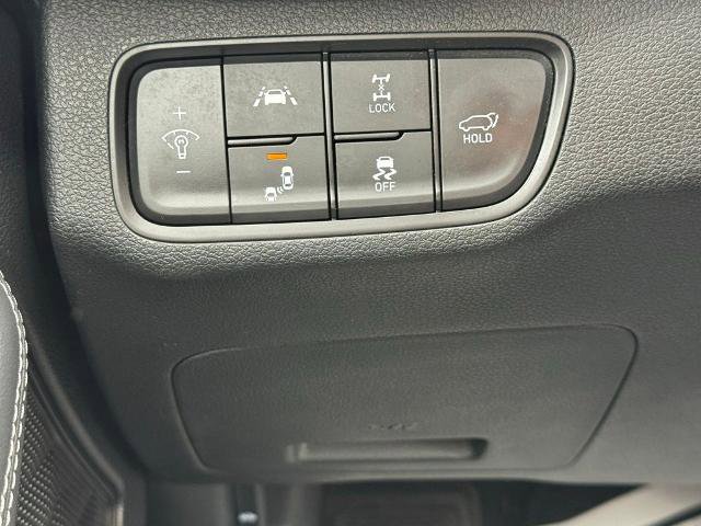 Used 2020 Hyundai Santa Fe Limited AWD/4WD image 16